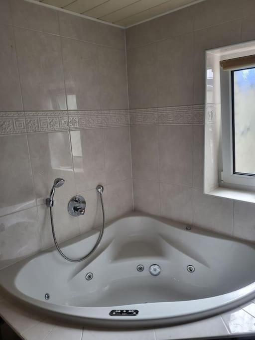 Schoene Unterkunft Mit Whirpool Nahe Phantasialand Διαμέρισμα Weilerswist Εξωτερικό φωτογραφία